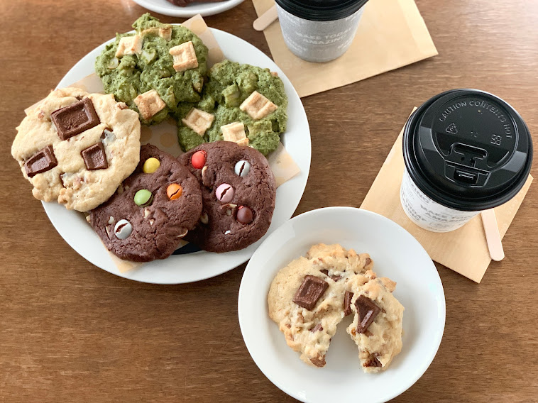 人気コーヒーショップの味を再現!?しっとりねっちり「チョコチャンククッキー」の作り方