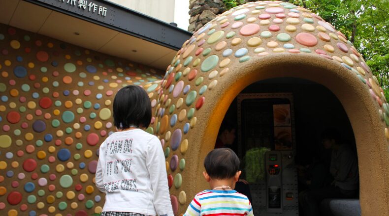 エスコヤマ「未来製作所」大人は進入禁止のお菓子屋さん。子ども達による潜入レポ