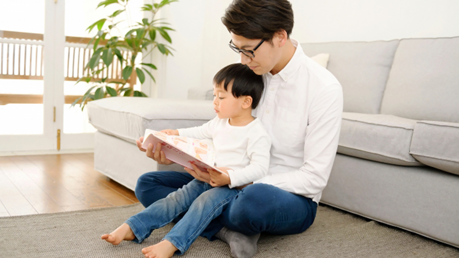 短い時間でも大丈夫！絵本の読み聞かせは子どもと向き合う大切なひととき