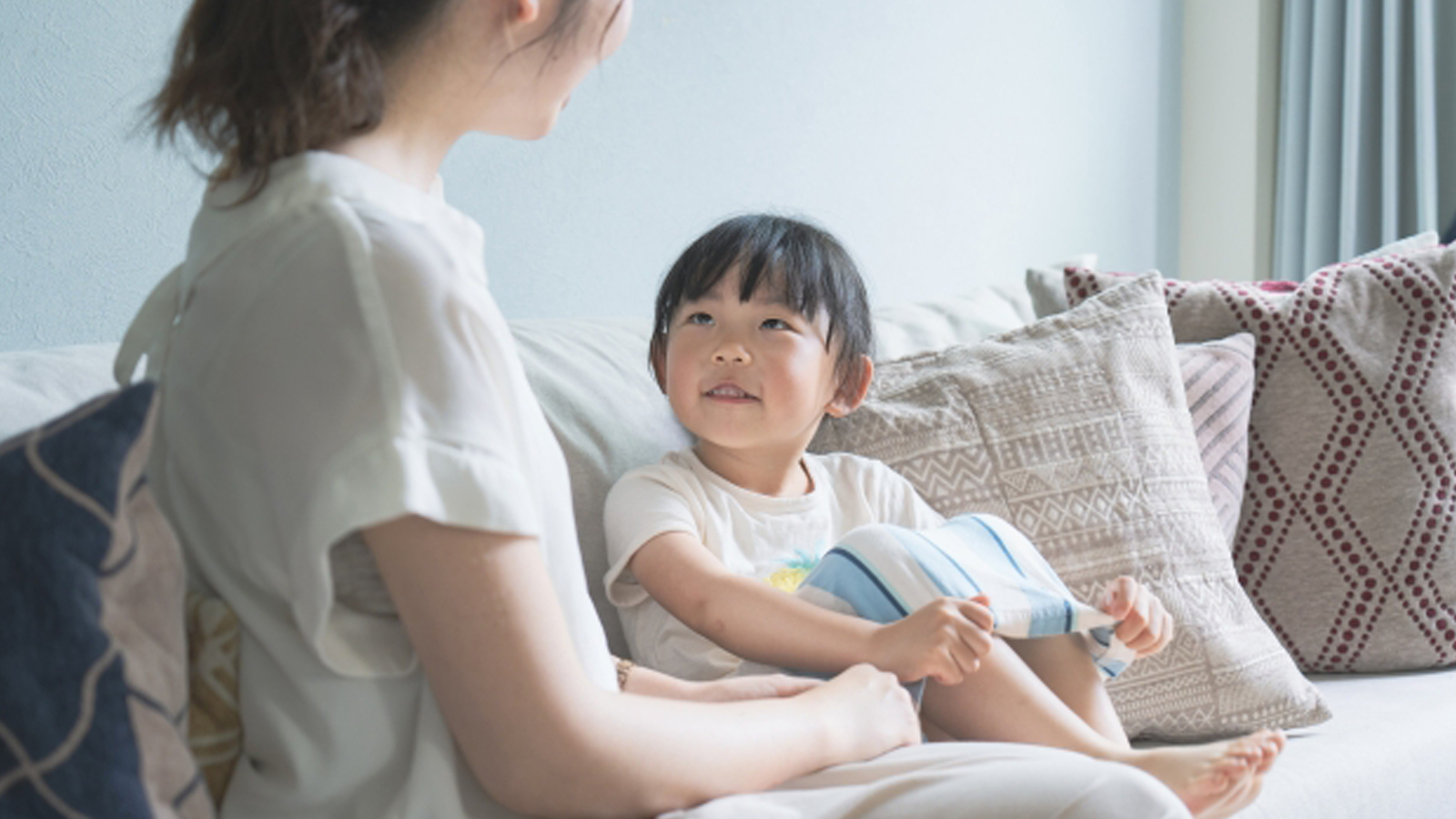 子どもの能力を伸ばす！面白い「ことば遊び」10選。雨の日の遊びにも