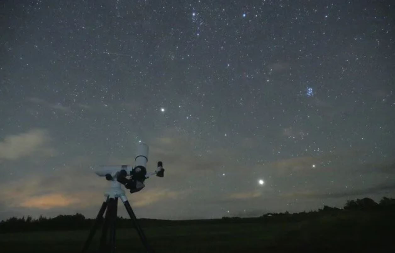 もし望遠鏡を覗いてみたら、実際どんなふうに星が見えるの？