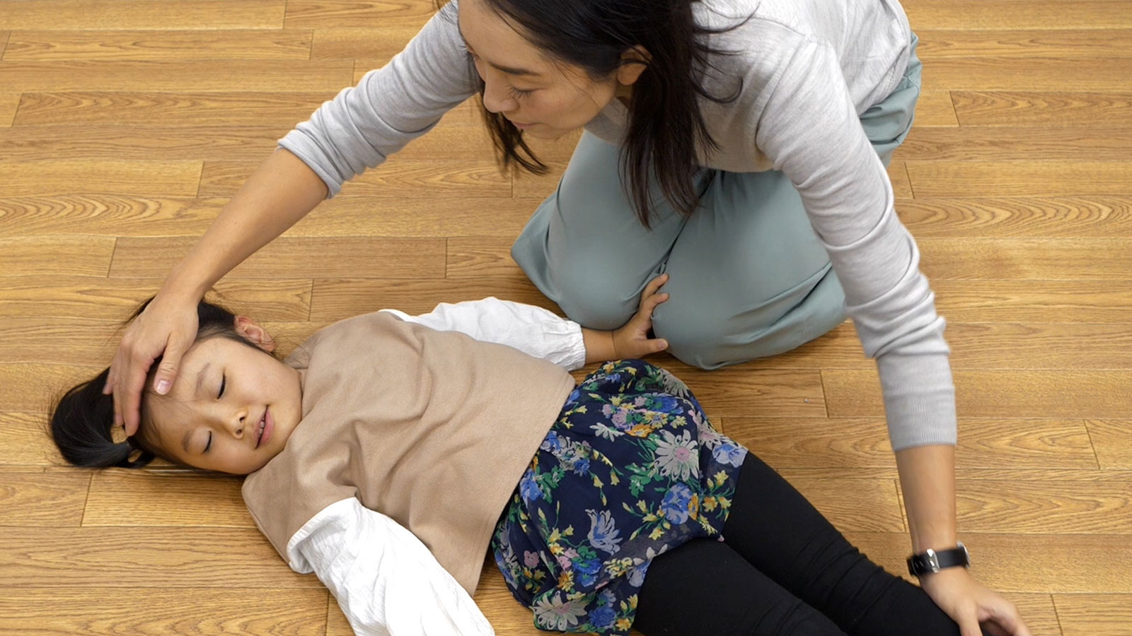 動画で解説】子どもがけいれんしだしたら…。知っておきたい「熱性けいれん」の応急手当方法