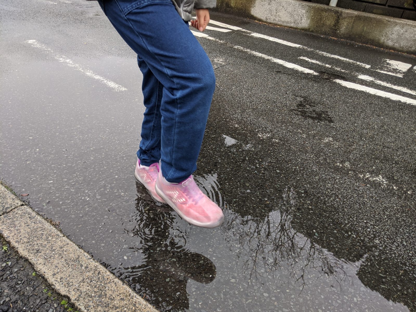 長靴は小学生になると履かない!?早く買っておけばよかった雨の日アイテム