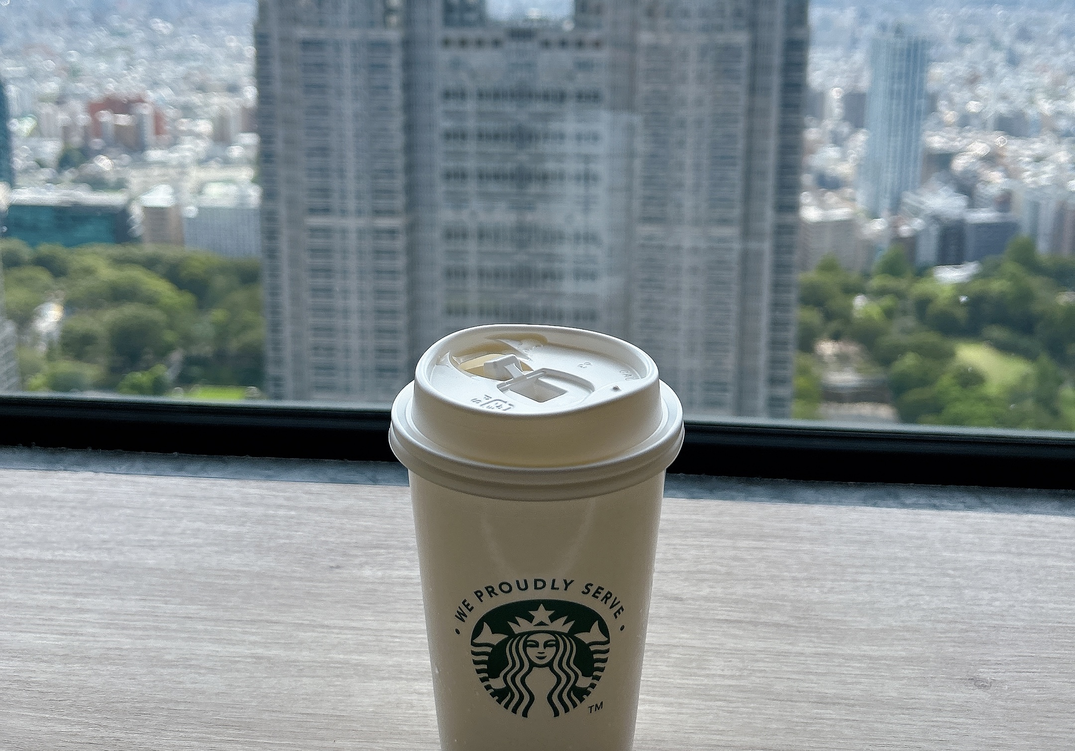 スタバ飲み放題！都庁を眺めながらまったり親子時間