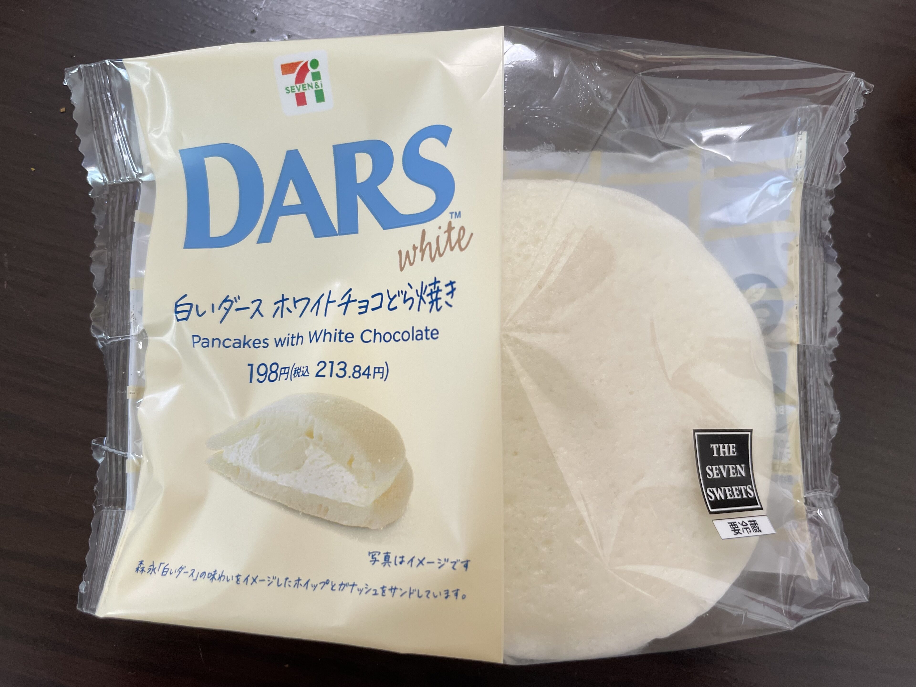 【セブン】発売前から話題！チョコのDARSがどら焼きに。ふわもち食感！