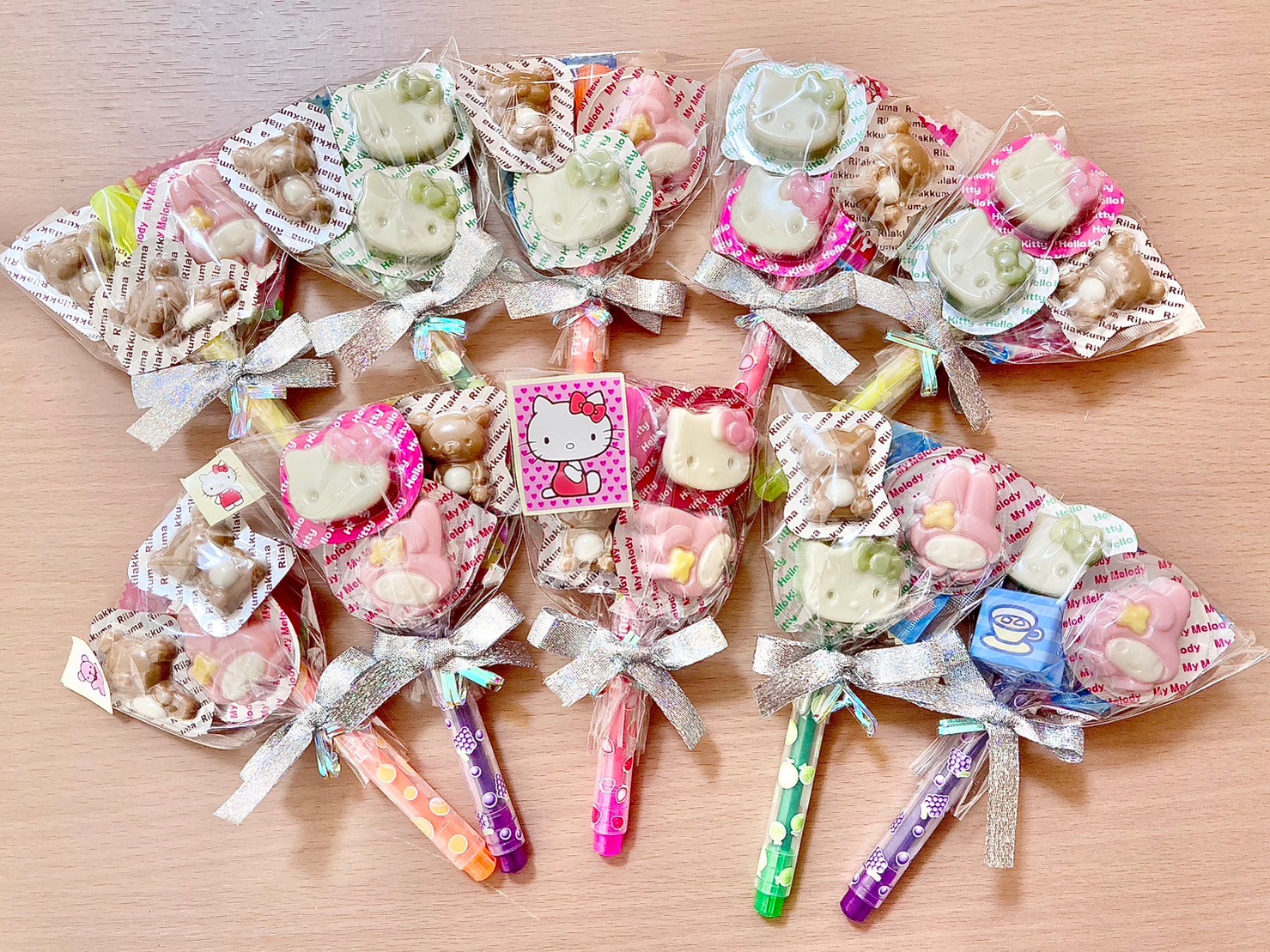 先生やお友だちへのプチプレゼントにもおすすめ！ペン付きお菓子ブーケを作ってみた。