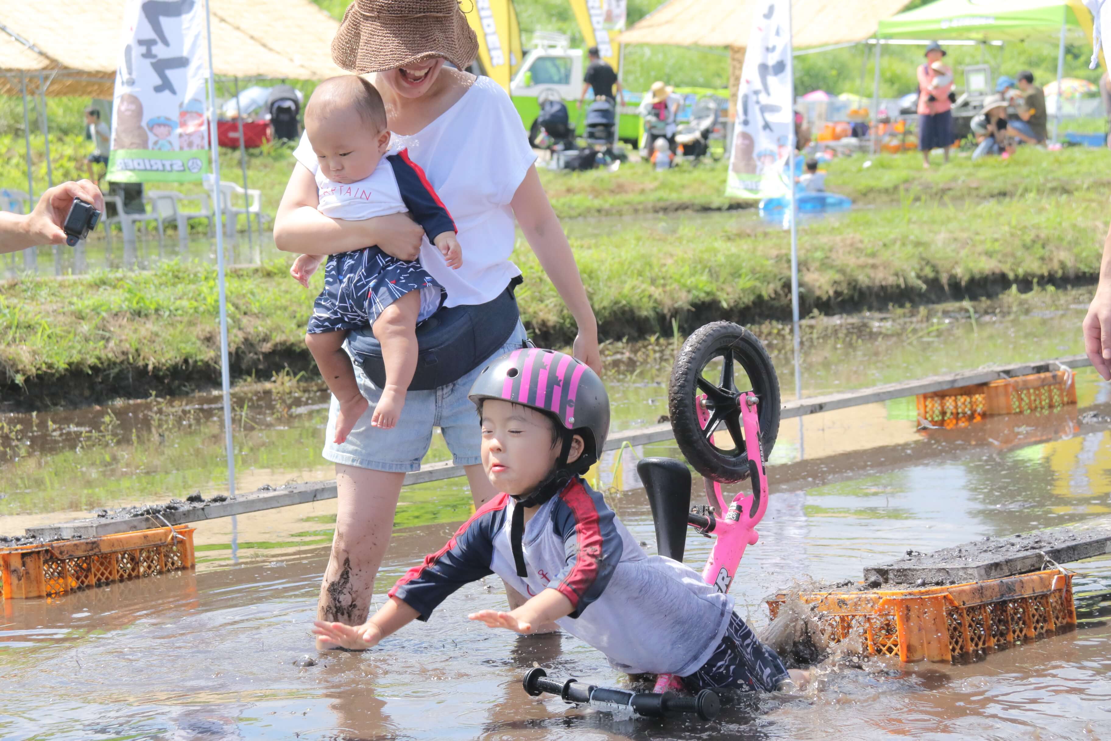 本格的な【泥遊び】ストライダー主催「どろん子フェス」に家族で参戦ッ