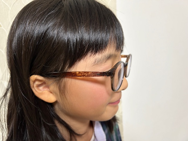 寝ている間のコンタクトで視力が改善!?【オルソケラトロジー】小学生がやってみた