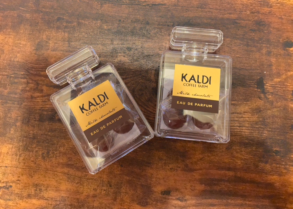 推し活にも使えてかわいい！【KALDI】チョコ入りパフュームアクリルケース