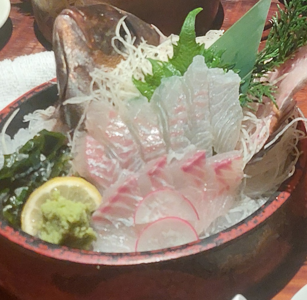 自分で釣った魚が食べられる！店内に漁船がある食のテーマパーク