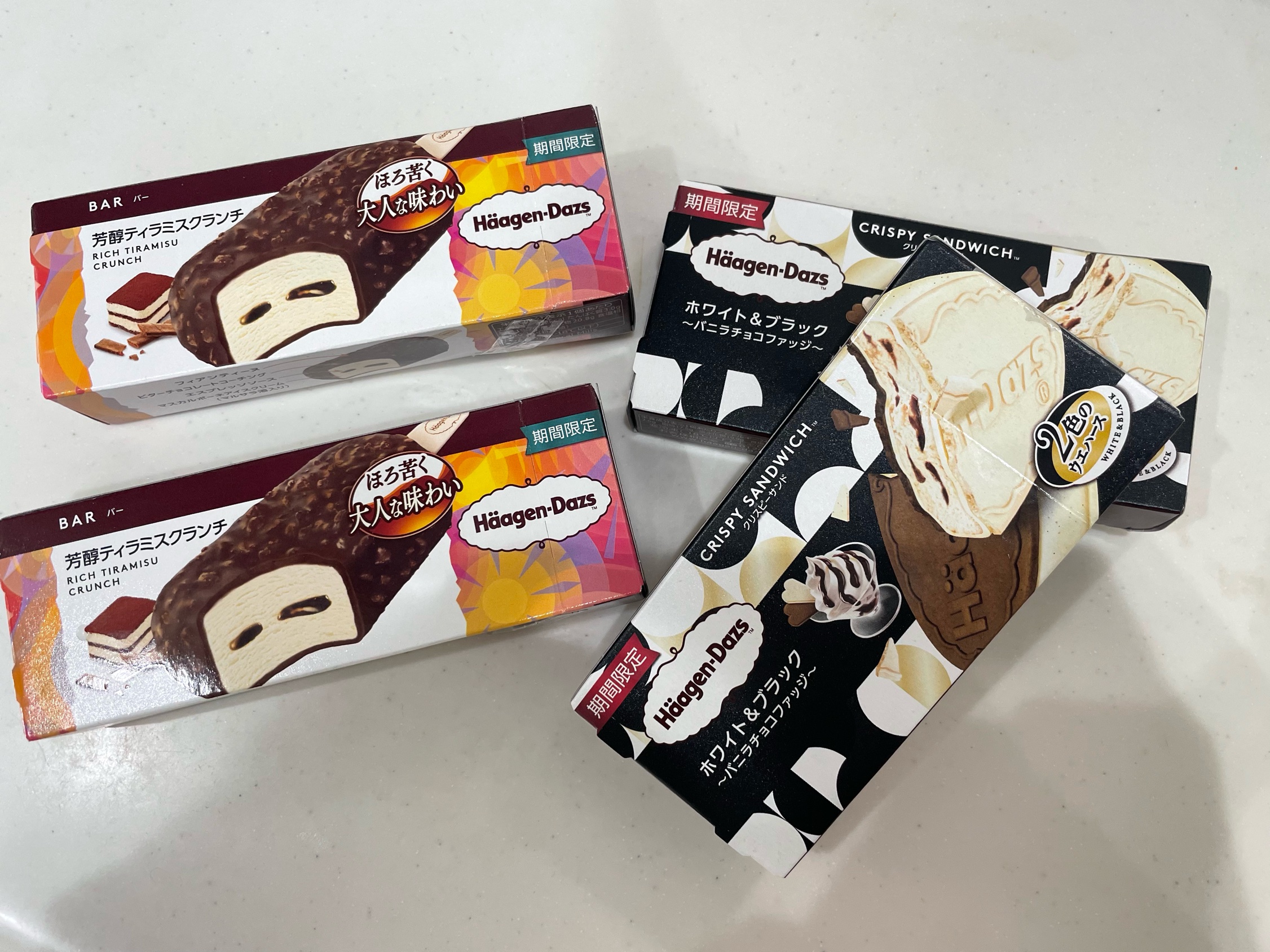 【ハーゲンダッツ】期間限定は一味違う!あなたは白?黒?それともティラミスにする?!