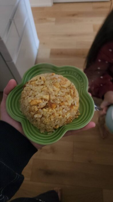 5歳娘が“ほぼ一人”でチャーハン作り！食育で育つ「できた！」の自信