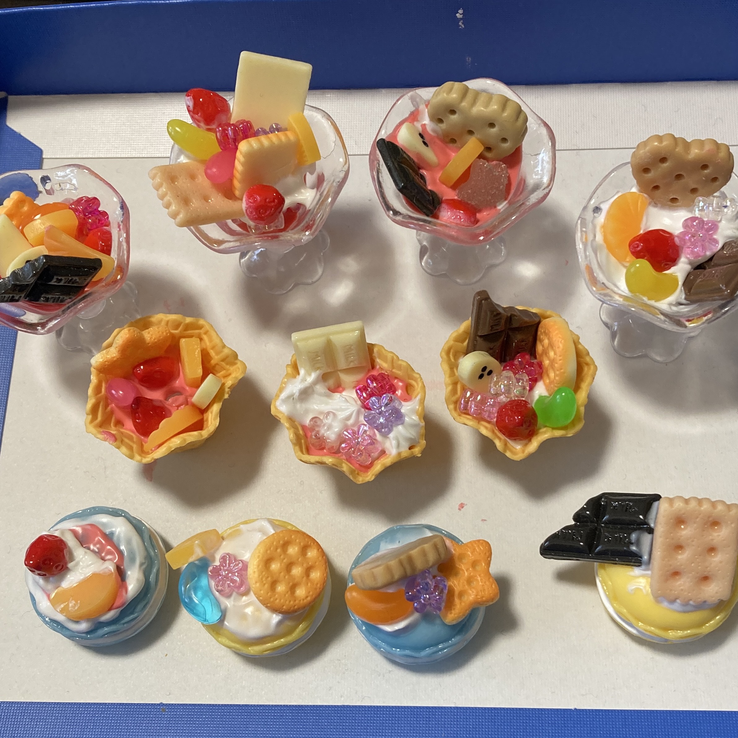 【おうちあそび】すべてダイソーで購入して、こどもと一緒に世界に一つだけのスイーツデコ作り