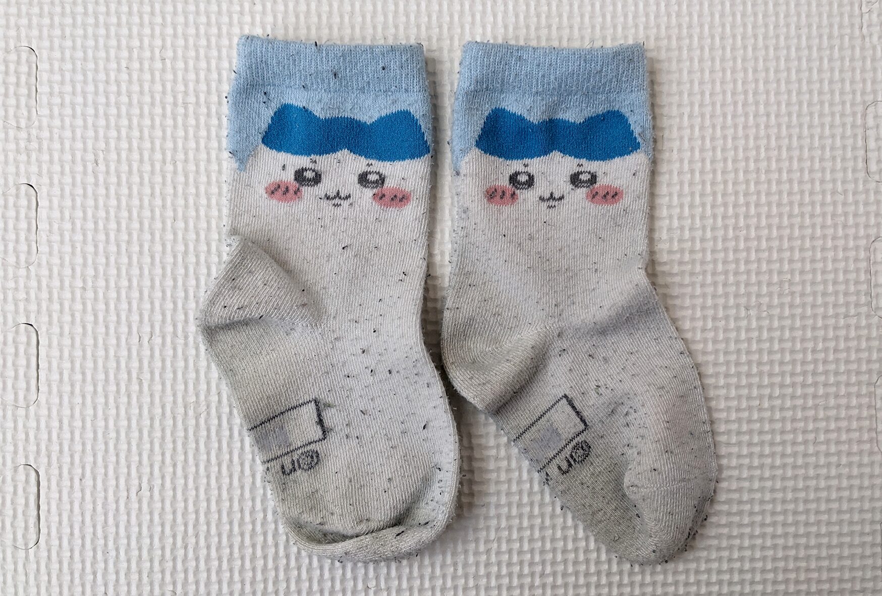 約半年で真っ黒になった靴下!どこまでキレイになるか本気出してみた結果…