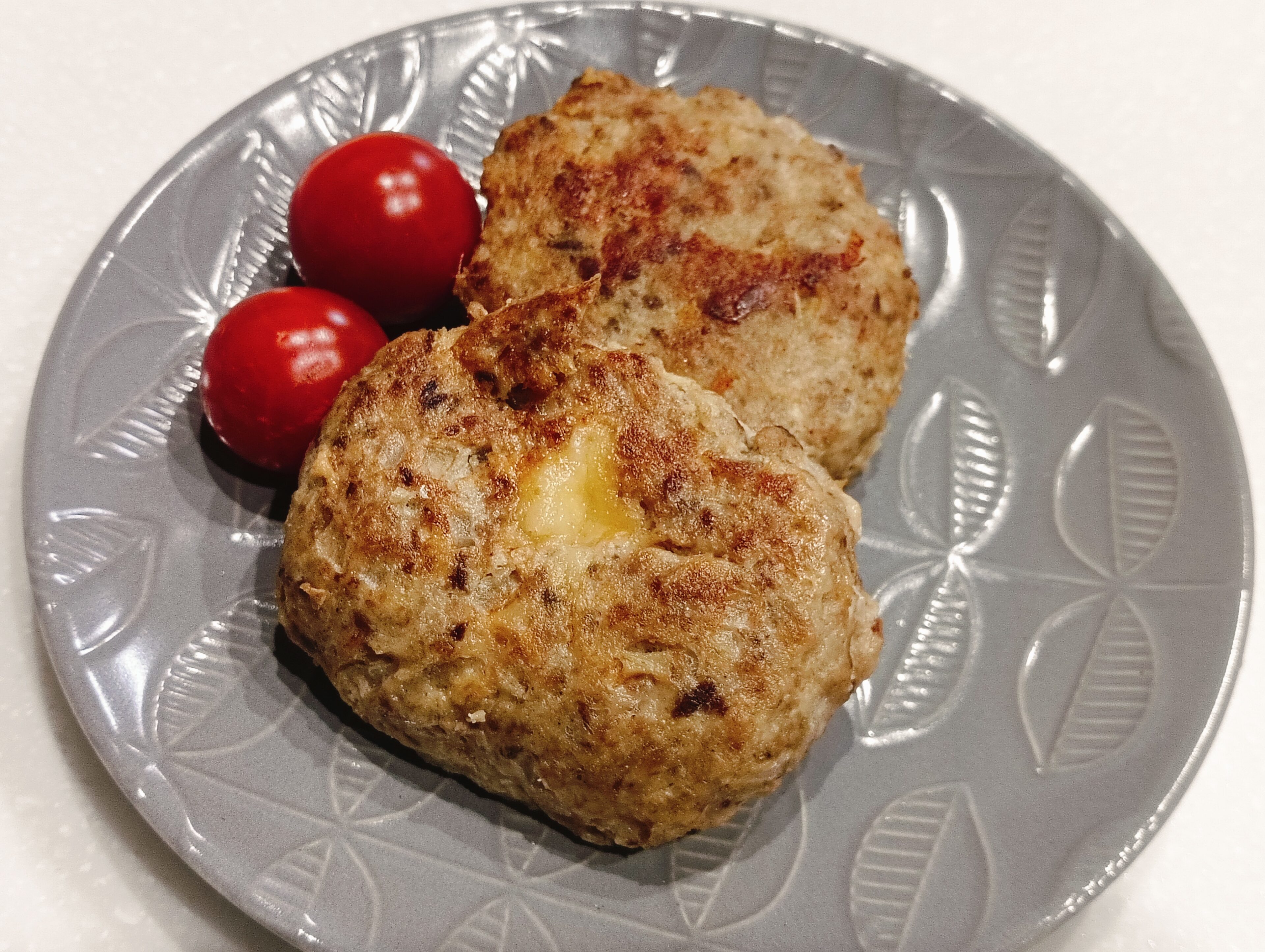 子どももパクパク!絶品「イワシと豚肉のチーズinハンバーグ」レシピ