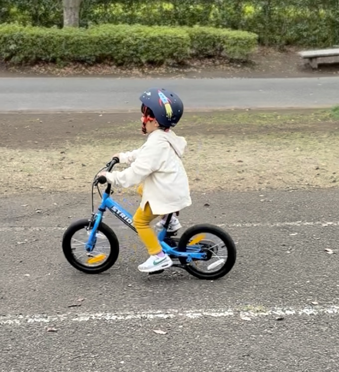 年中の息子が自転車の補助輪を1日で外すチャレンジ、その結果は…!