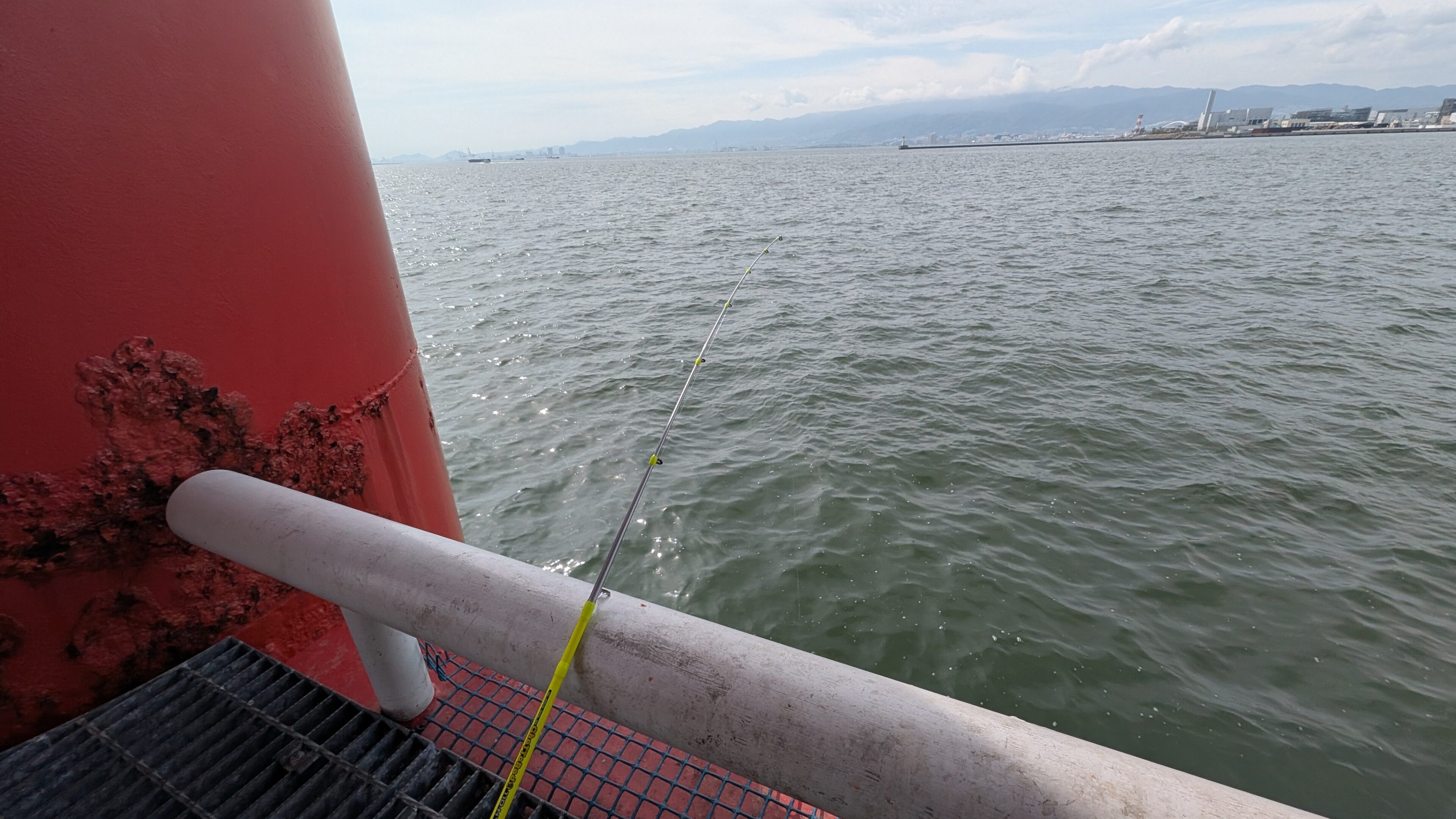 パパ不在…関西でこども4人の「海釣り行きたい!」に応えた結果【尼崎市立魚つり公園】