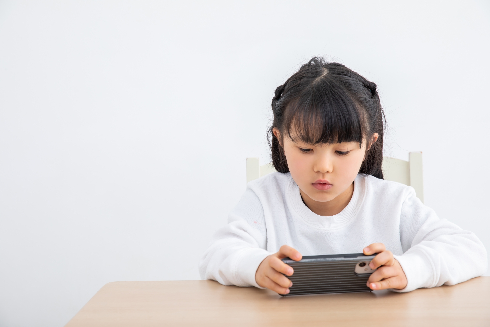 子どものスマホ・タブレット依存を防ぐ!家庭でできる効果的なルール作りのヒント
