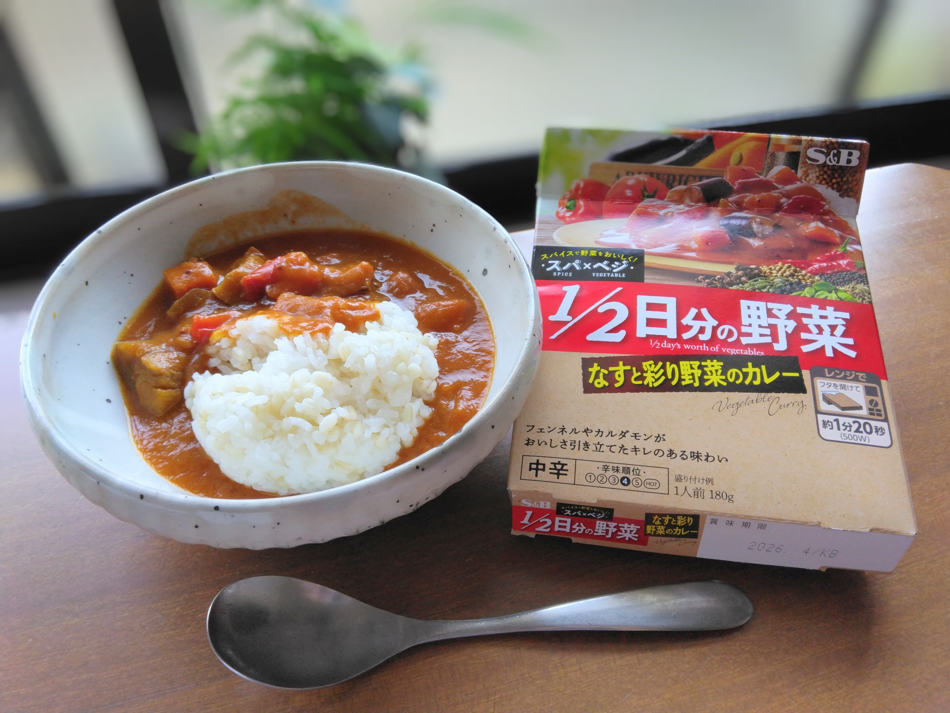 予算1000円(税込)でレトルトカレー8種実食!中辛ベースの刺激を求めた結果