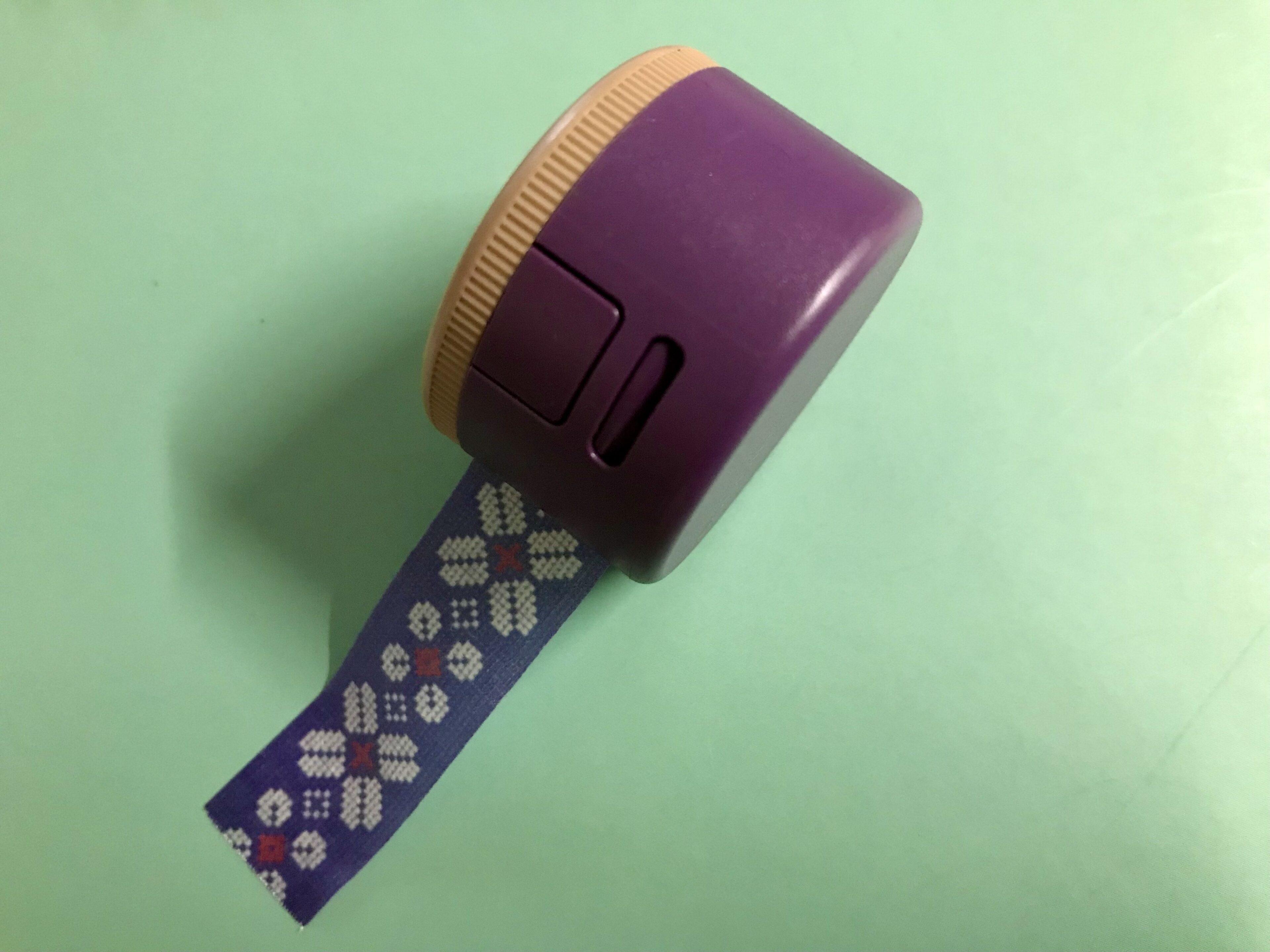 イチオシ文具!マステ生活がもっと楽しくなるカッター付きケース「Bobbin」