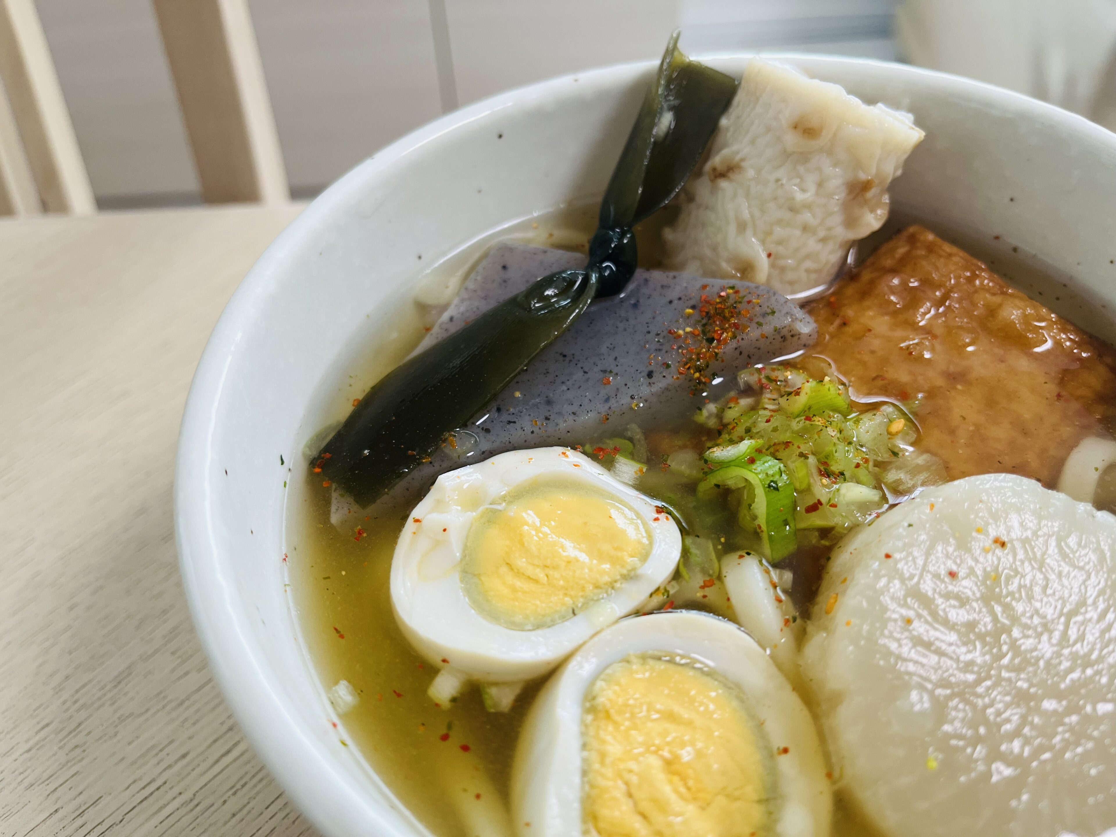 【夏の在宅ごはん】調理時間5分!「おでん」と「うどん」のコラボで激ウマ冷やしおでんうどん
