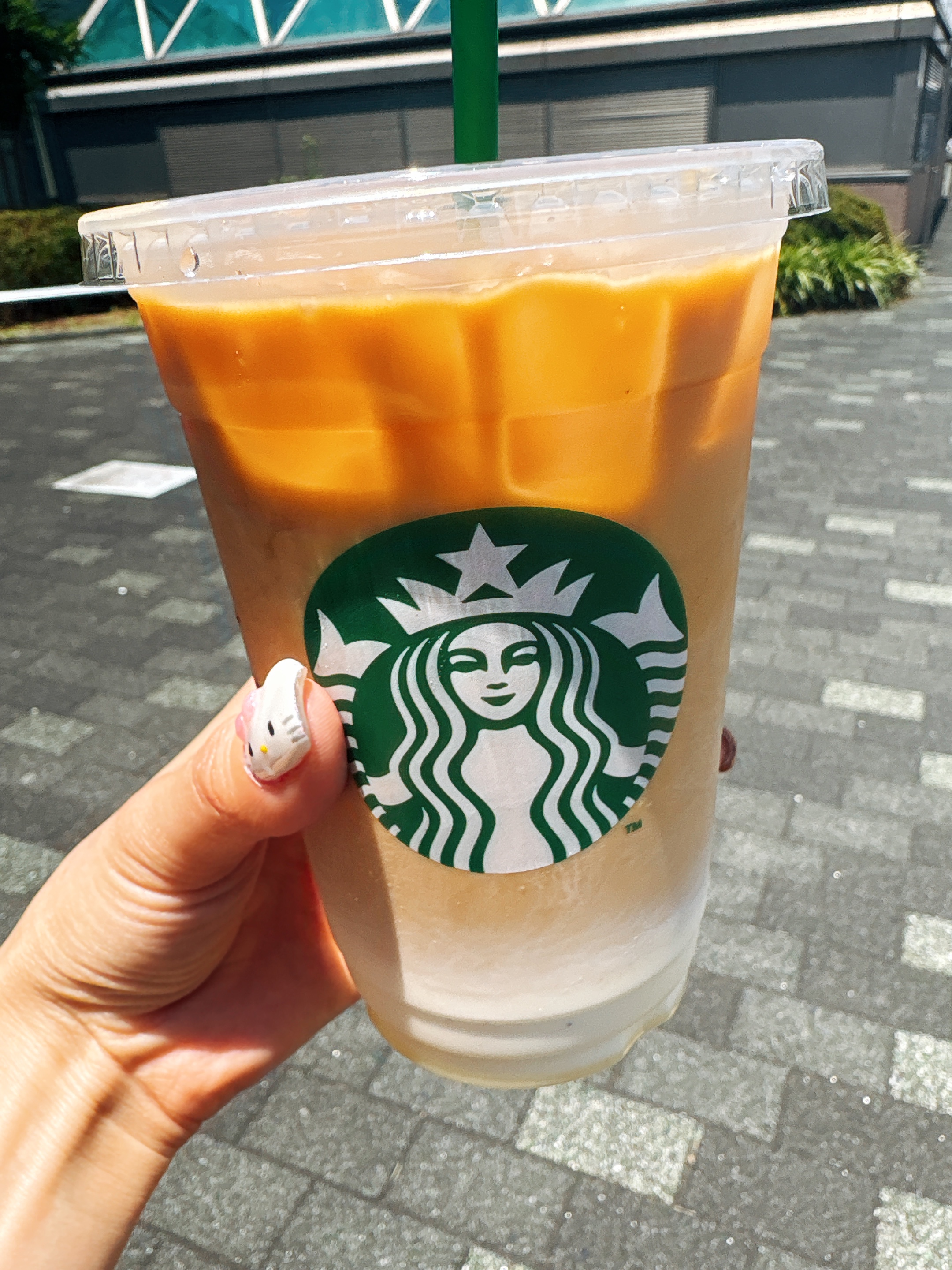 スタバの新作「ビタークリームコーヒー」が発売!甘さとほろ苦さが楽しめる一杯