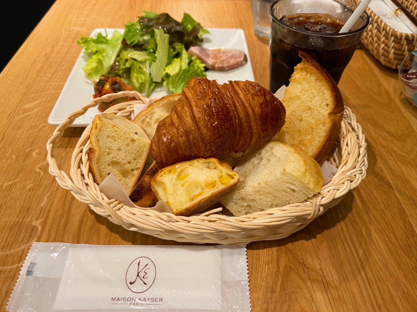 メゾンカイザーのパン盛りランチが最高にオススメ!