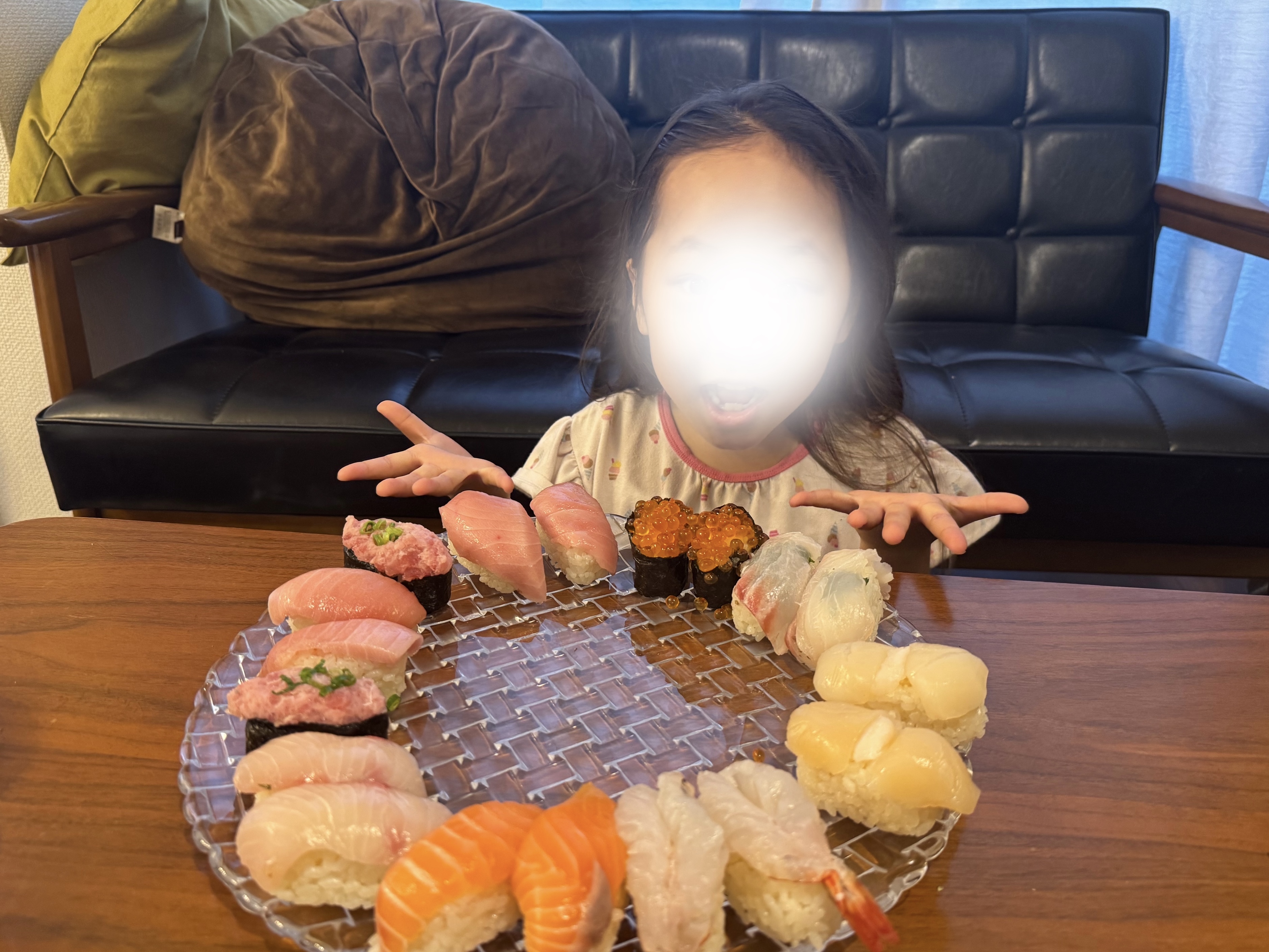 おうちで簡単回転寿司気分！スーパーのお寿司で手軽に「なんちゃって回転寿司」