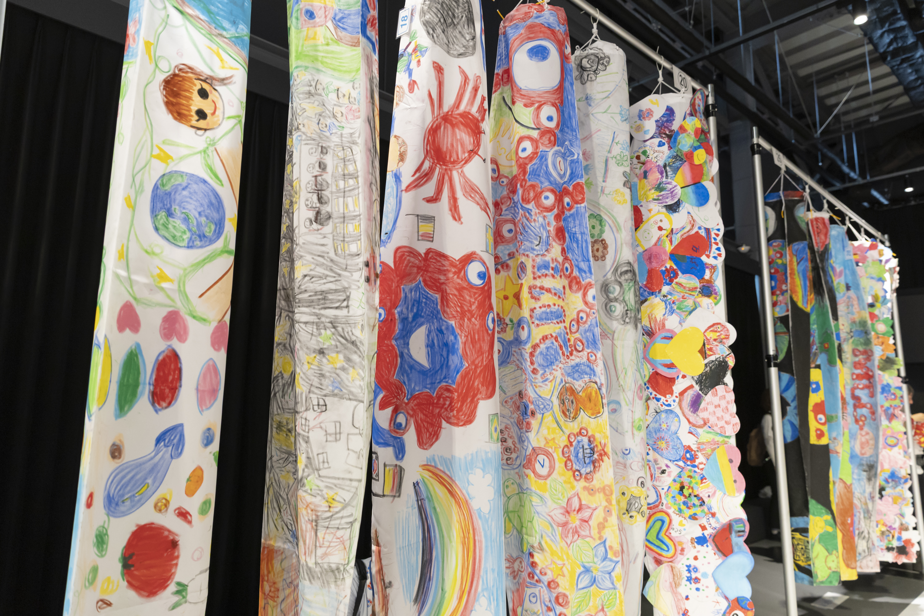 世界をつなぐアート体験！ 万博会場で子どもたちが描く未来への夢＆メッセージ「新宮 晋 元気のぼりプロジェクト」レポート