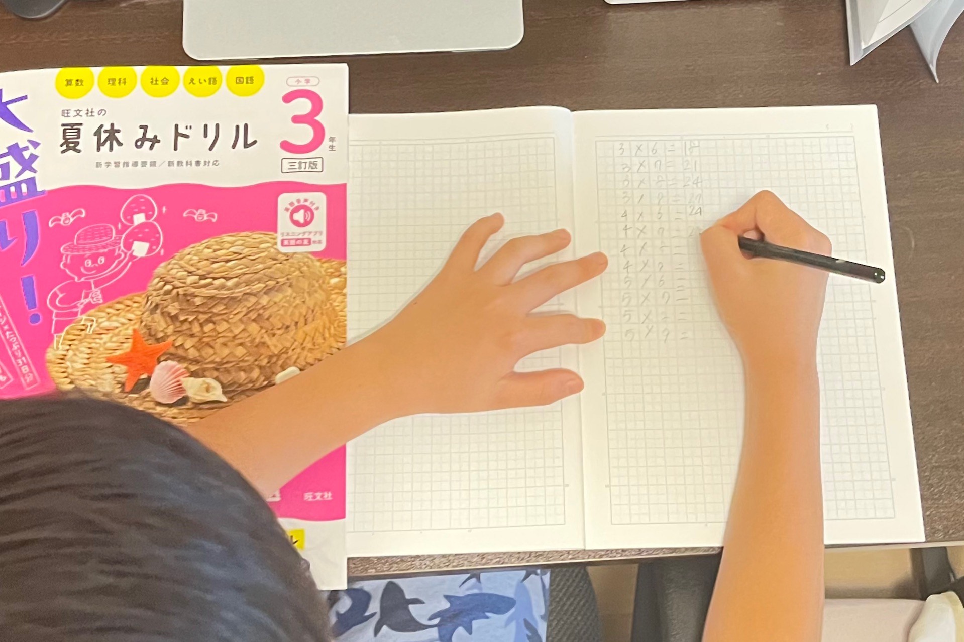 夏休み、小学生と幼児の“家での共存”どうする?わが家のゆる工夫