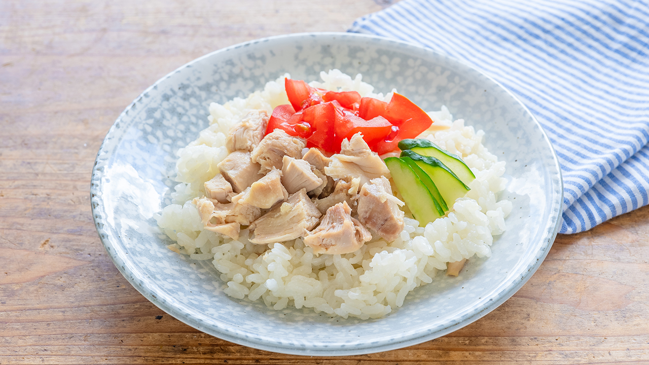 炊飯器に入れるだけ！ごはん・おかず・野菜が一度に食べられる優秀レシピ「カオマンガイ」【ぐっち夫婦のレシピ】