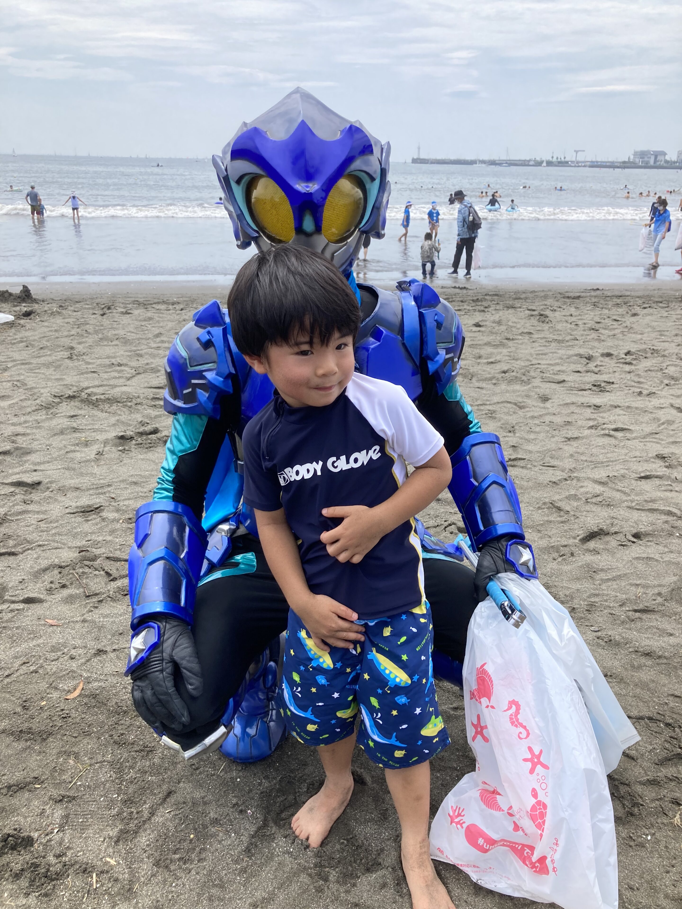 【親子で体験】夏にやってくる青いサンタクロース？「ブルーサンタ」に参加しよう！