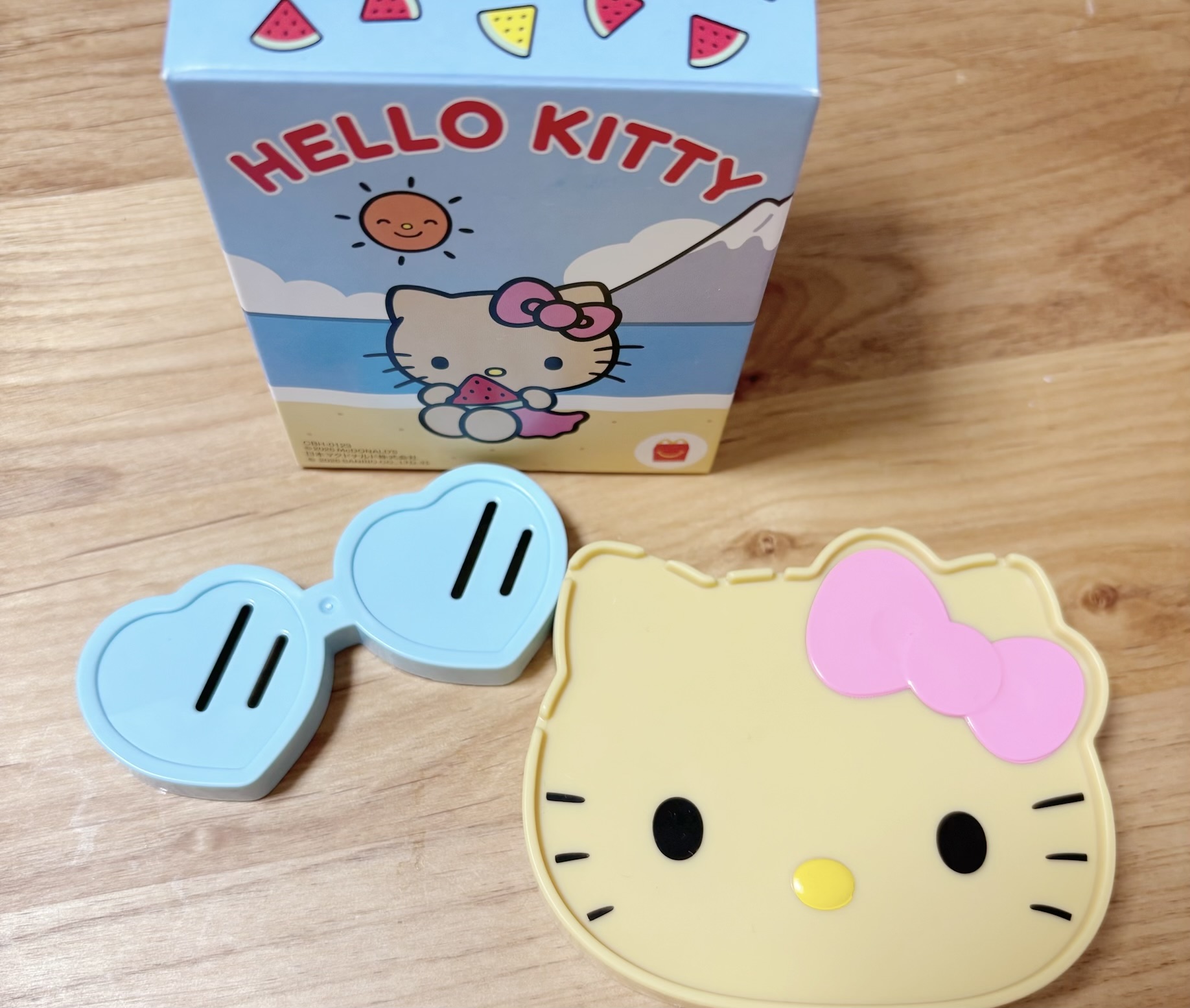 「日焼けハローキティ」がハッピーセットに登場!おもちゃの箱に楽しい仕掛けも!