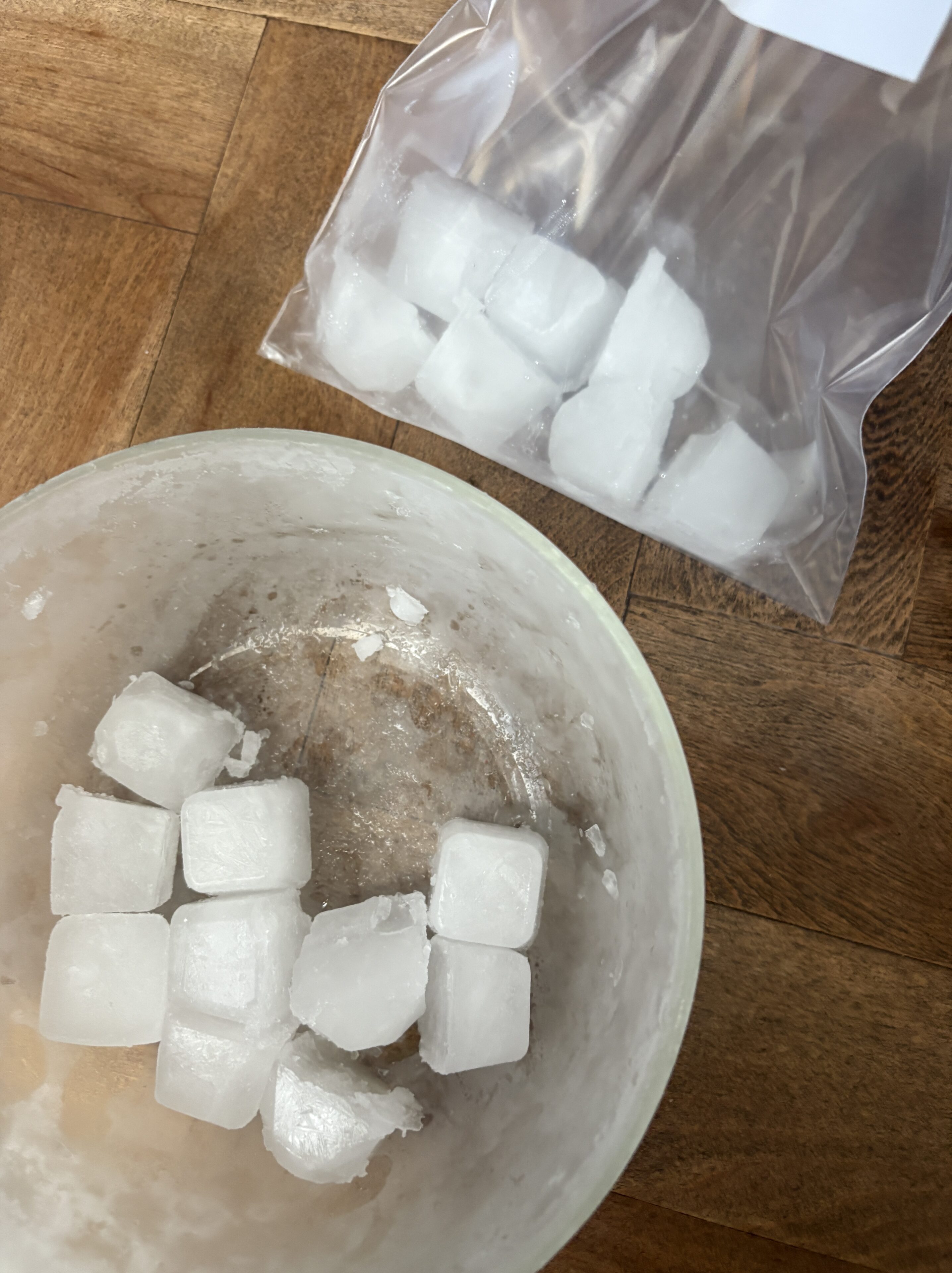 暑い日にピッタリ！【アクエリアス氷】手軽にできてスッキリ美味しい