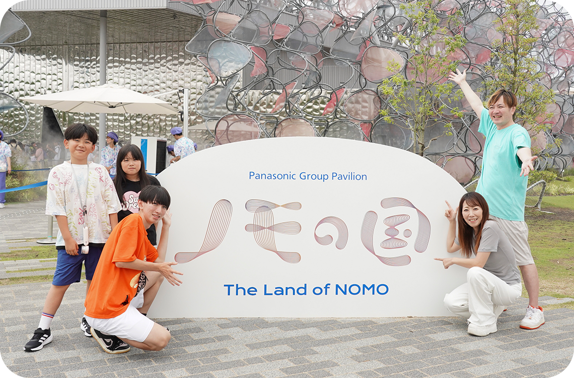写真:太陽チャンネル/パパ・ママ・太陽くん(14歳)・翼くん(10歳)・蘭ちゃん(9歳)