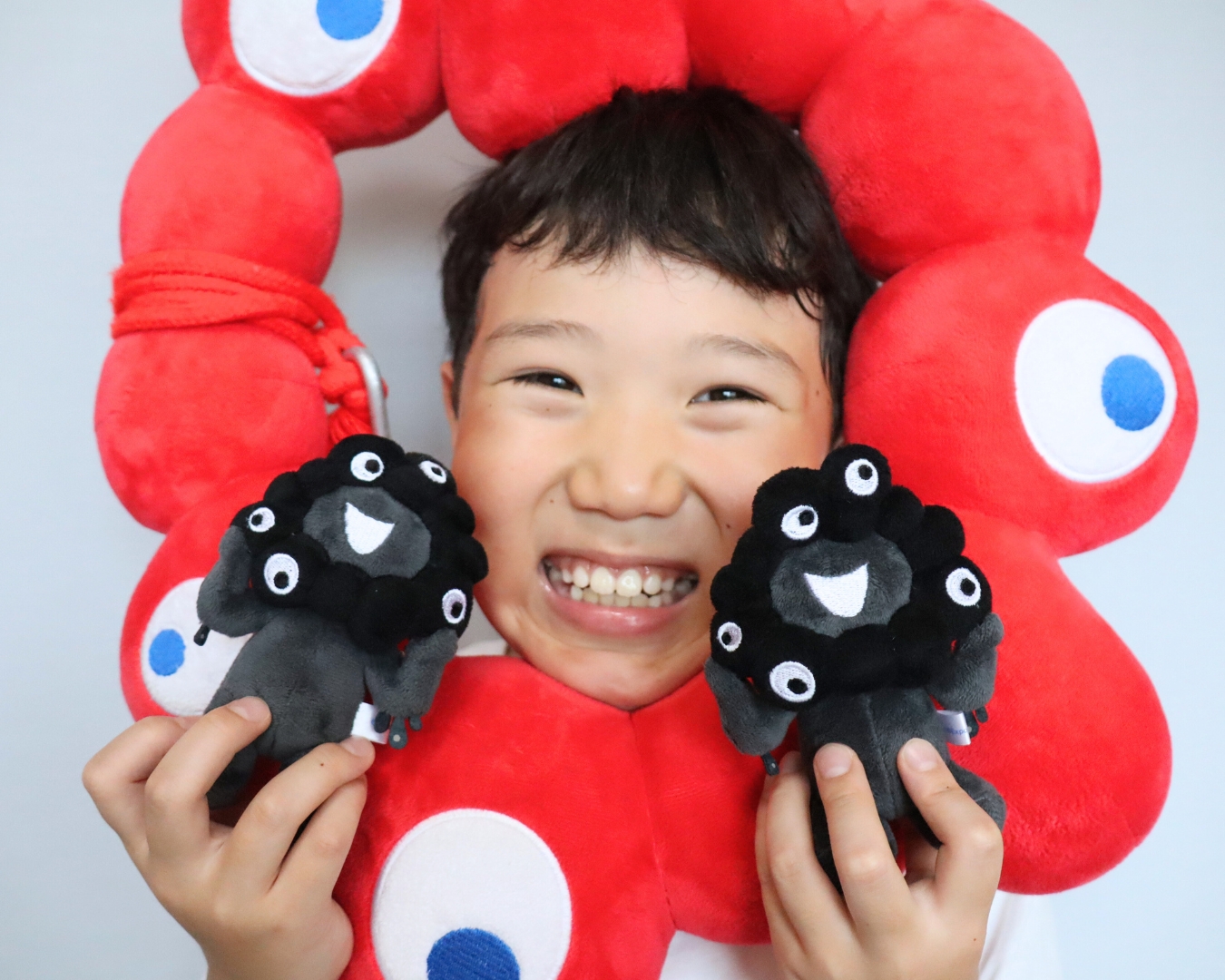 【大阪・関西万博2025】黒ミャクミャク待ち時間ゼロでGET!花火×アトムコラボも満喫!親子11カ所制覇の1日レポ