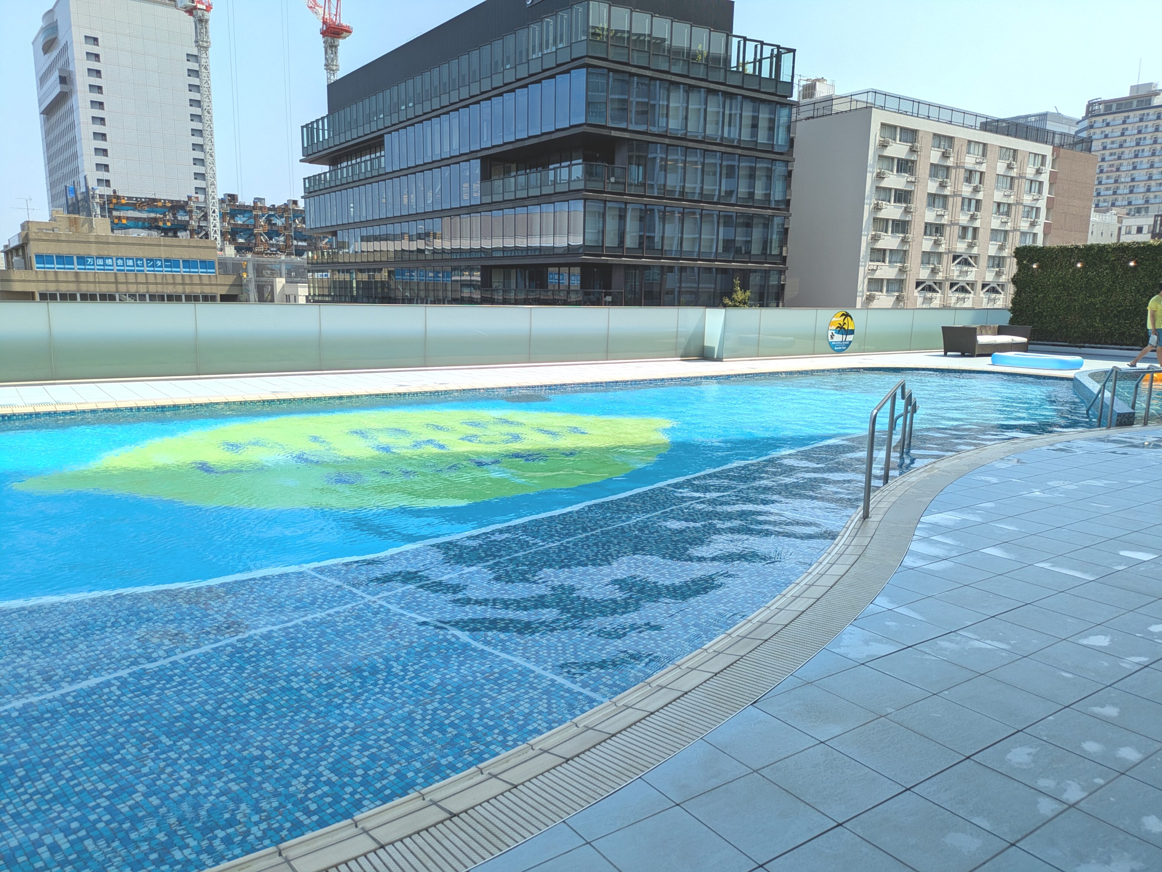 【3歳以下無料】9月15日まで!みなとみらいで数少ない屋外プール アパホテル&リゾート〈横浜ベイタワー〉