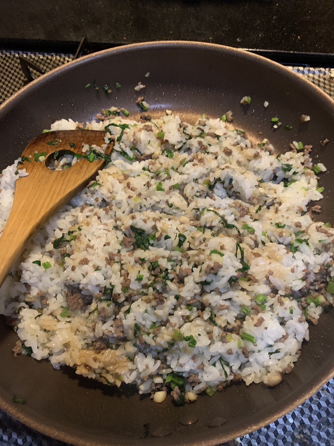野菜嫌いの次男がこれなら食べる!ほうれん草とひき肉のチャーハン