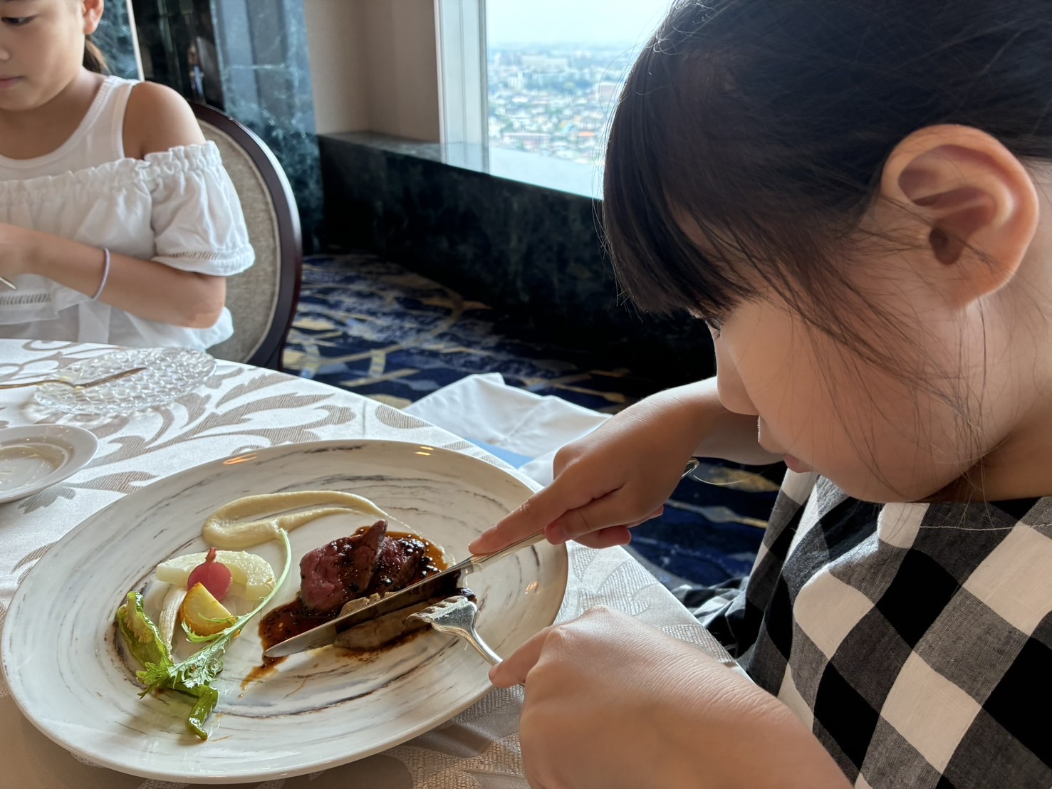 テーブルマナーで「できる親子！」に！横浜ベイシェラトンの大人気イベント