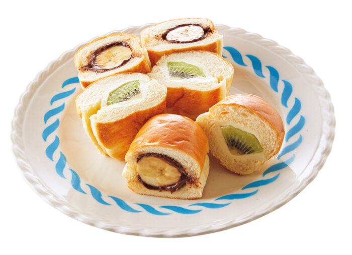 親子で作ろう！ 簡単おやつ「チョコバナナ＆クリームチーズキウイロール」
