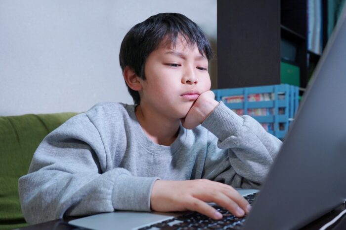 「ムカつく」「めんどくさい」「つまらない」ばかり言う子…どう対応する？子どもの本音と向き合い方のヒント