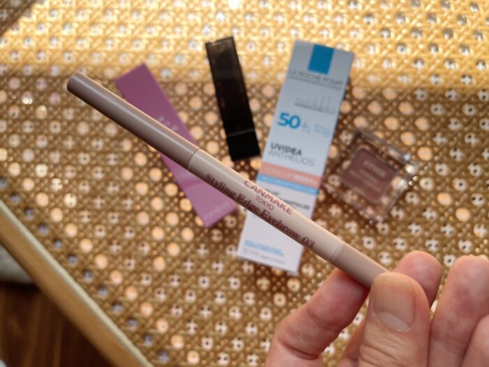 【絶対コスメ】プチプラでデパコス級？噂のアイブロウペンシルを使ってみた！