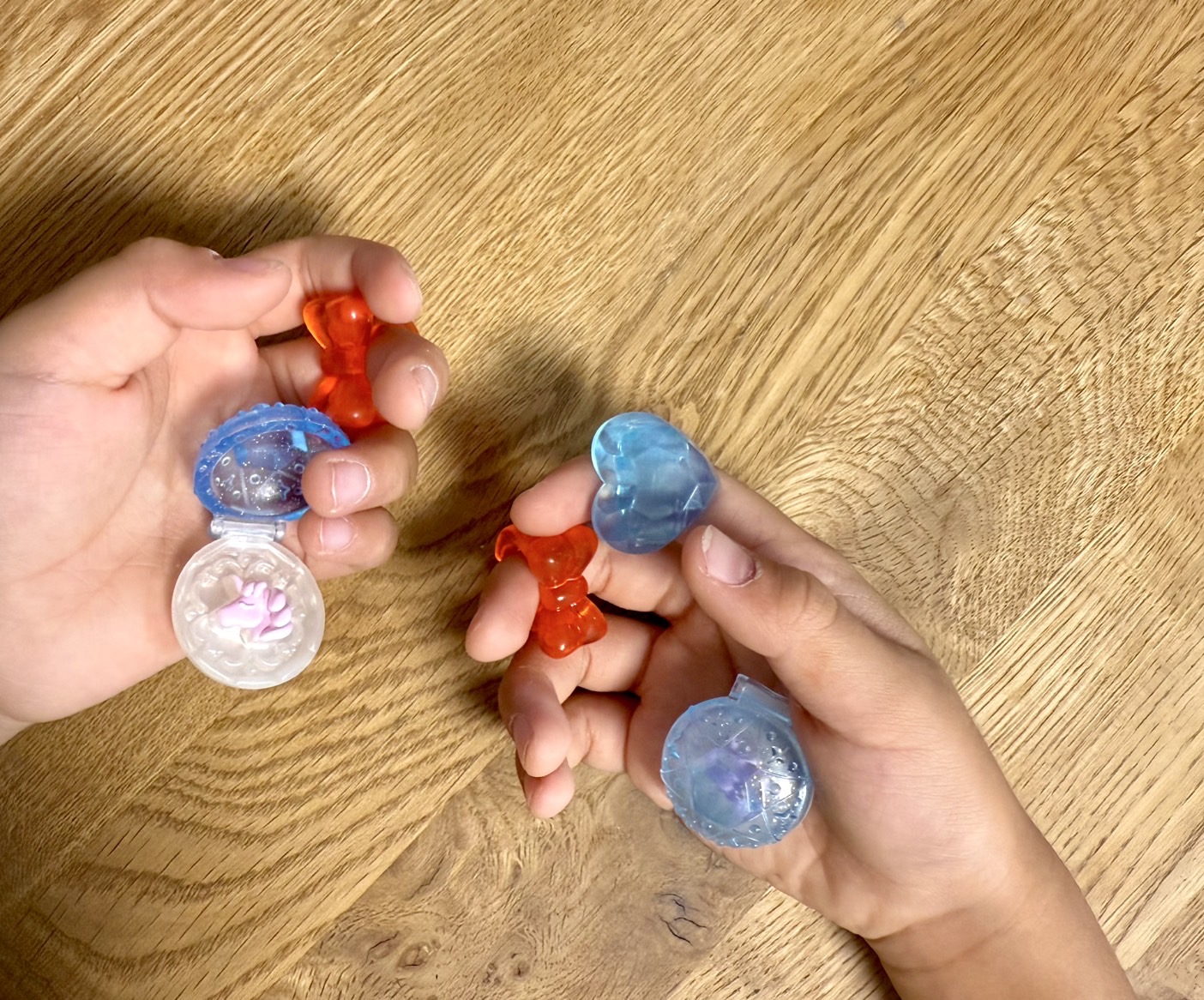 溶かしてときめく！バスボールから出てくる夢かわいいアイテム【ダイソー】