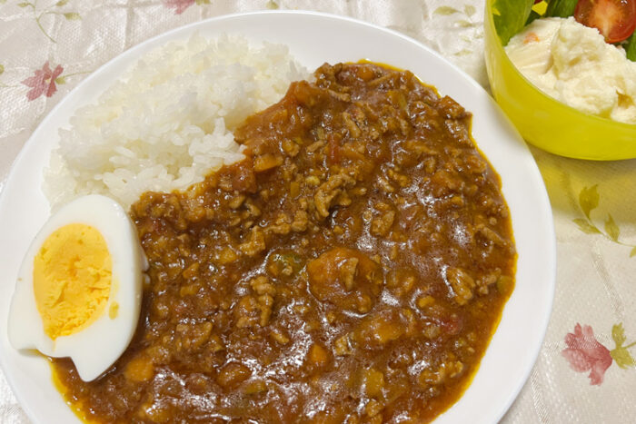 時短レシピ｜かぼちゃで甘みアップ！野菜嫌いの子どももおかわりするトマトとかぼちゃのキーマカレー