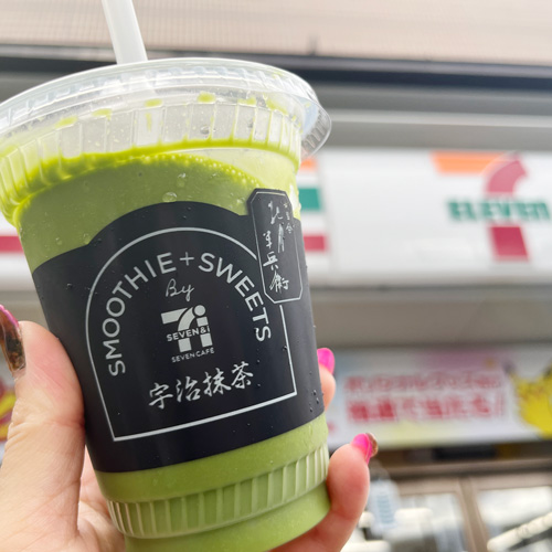 セブン‐イレブン｜万博で話題の「宇治抹茶スムージー」が全国発売！数量限定の濃厚な味わいを見逃すな！