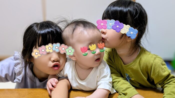 3人目育児で感じた“末っ子あるある”！お姉ちゃんたちに揉まれて成長中！