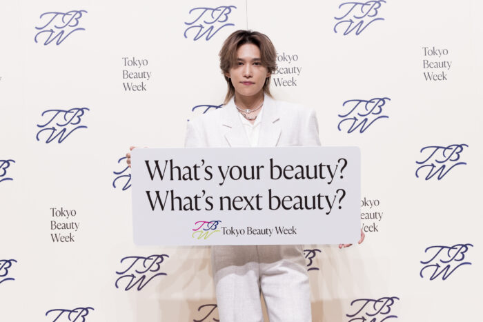 千賀健永さん 美容に目覚めたきっかけは母「小学生の頃からランドセルに化粧水を入れて登校していました」