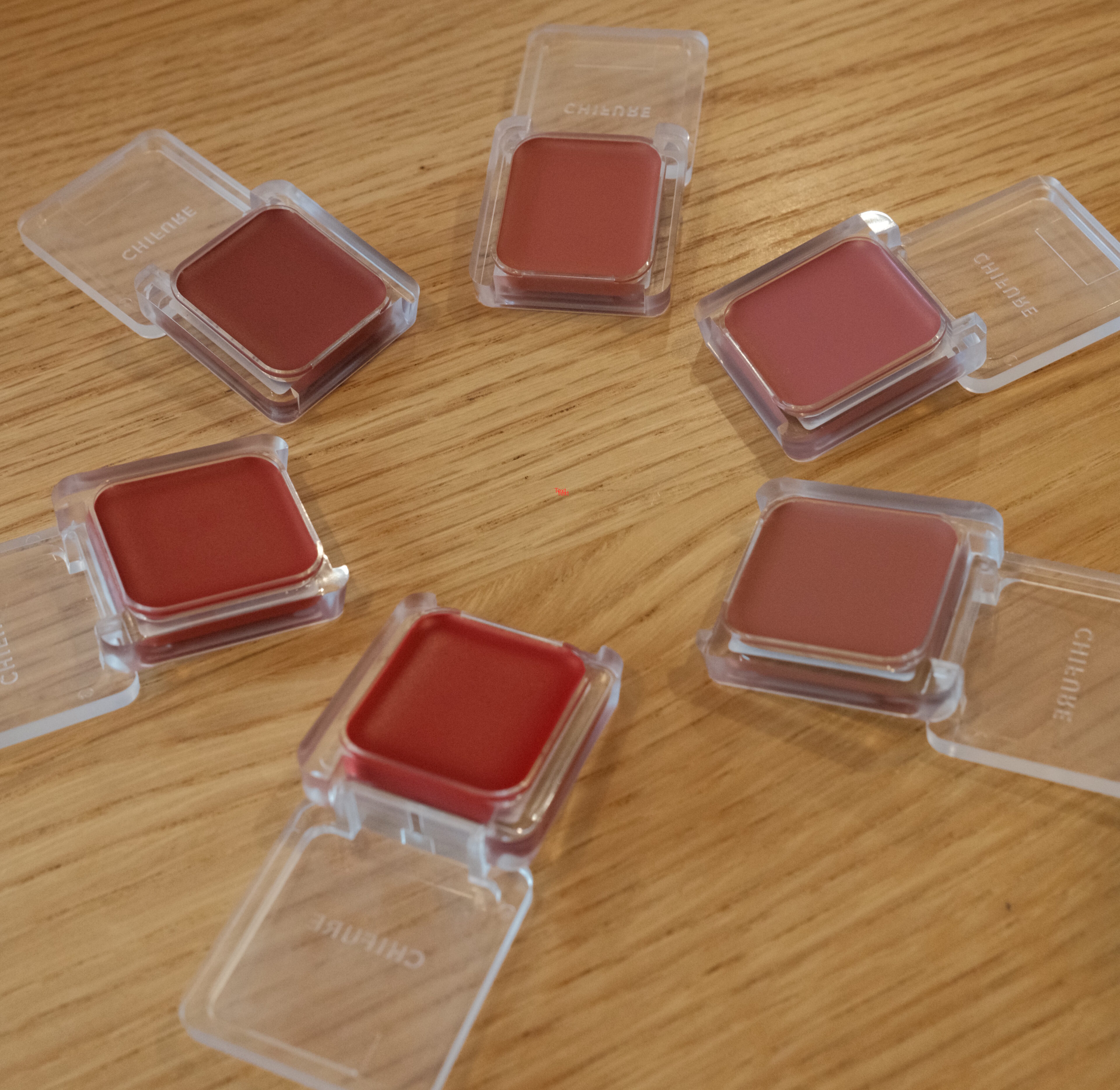 【絶対コスメ】コンパクトでかさばらない!マルチに使えるちふれの「リップ&チークバーム」