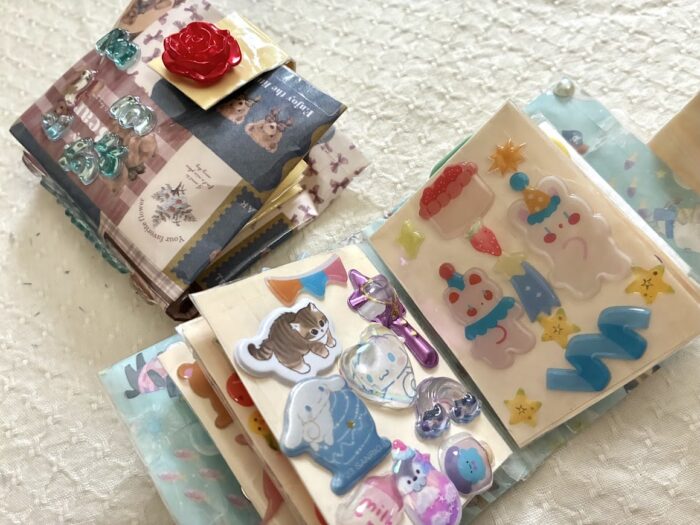 シール帳が売ってない！がっかり娘を輝かせた「オルキルラボ」のもふもふシール手帳作り