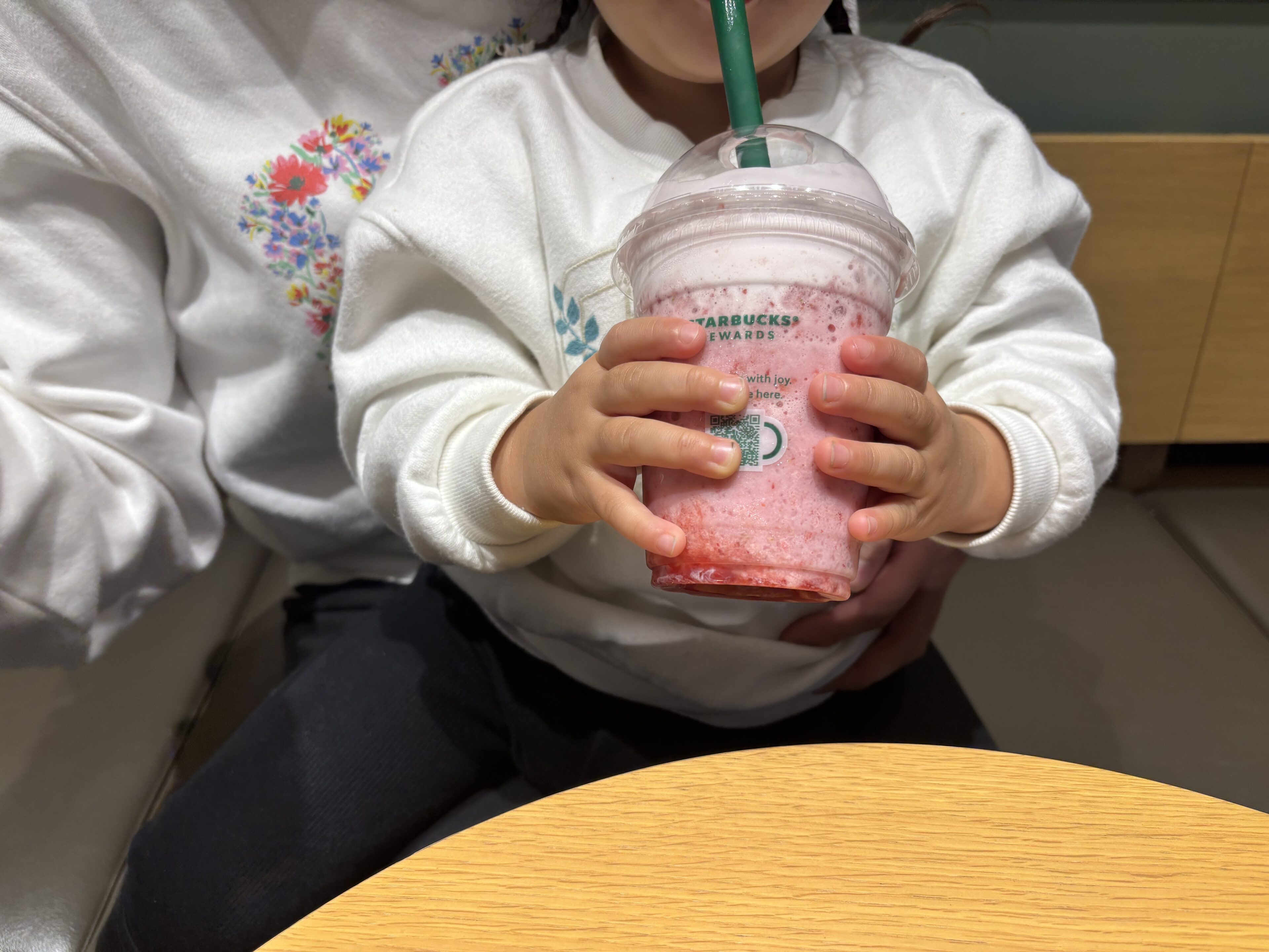 【スタバ】全国32店舗限定の激レア!自分で好きな味を作れる!2歳娘も飲めたフラペチーノとは?